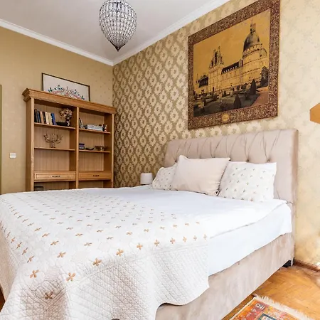 In The Heart Of The Old Town Vip 克莱佩达