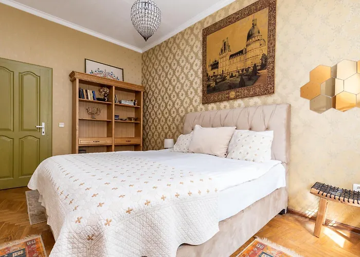 In The Heart Of The Old Town Vip 克莱佩达